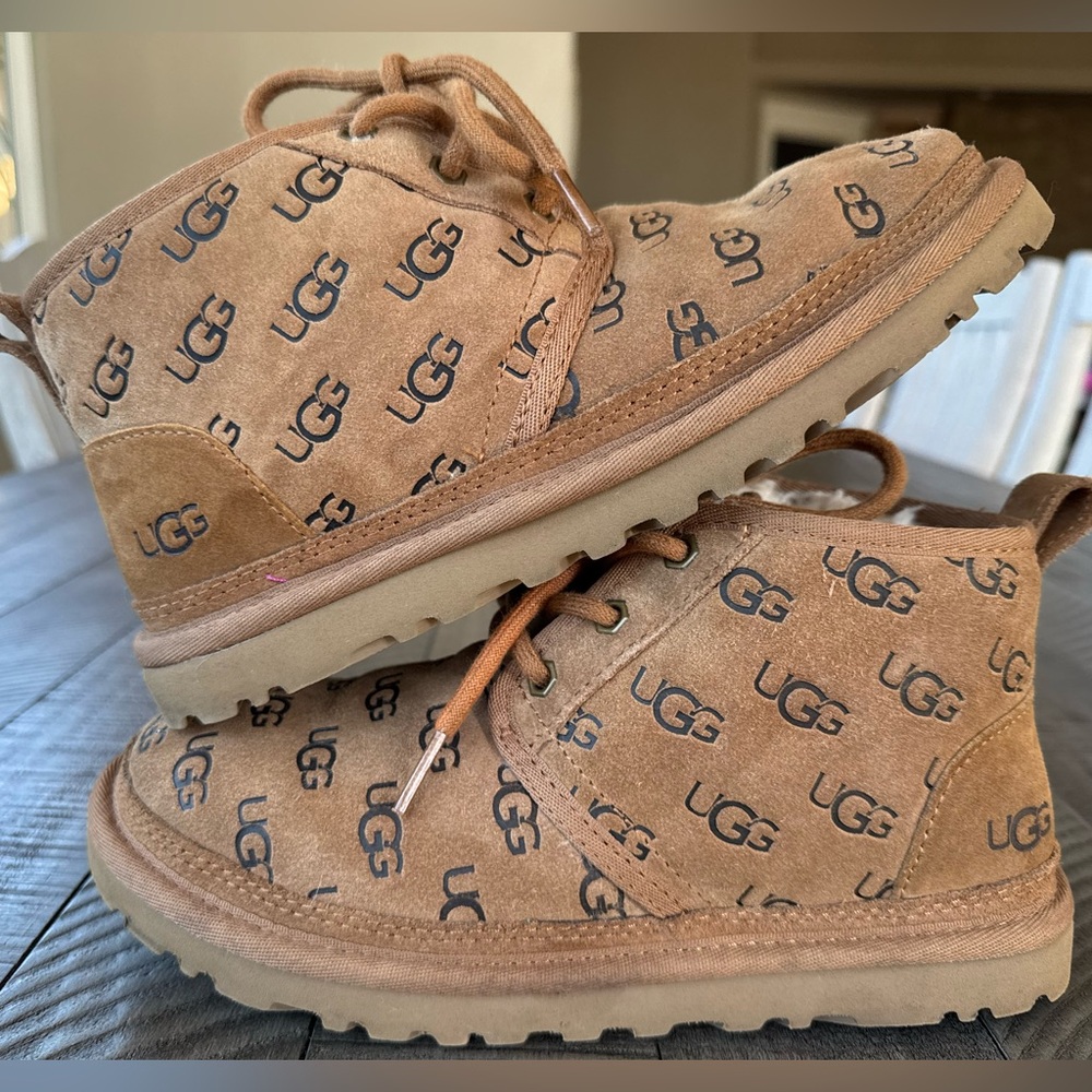 UGG Neumel Embossed Logo Suede Chukka Boots Women’s Size 6